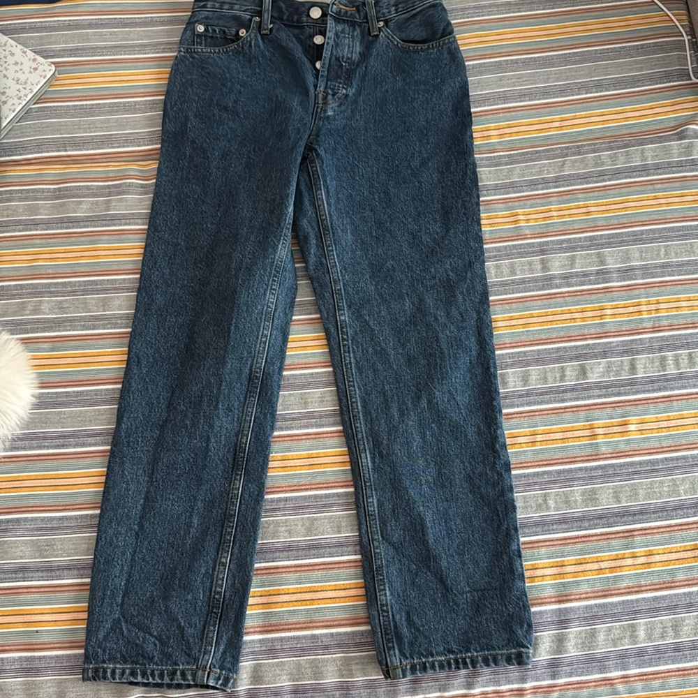 Everlane 90s jeans in vintage blue